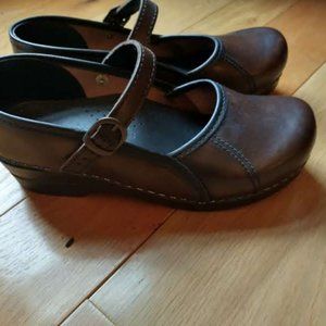 brown danskos; size 7